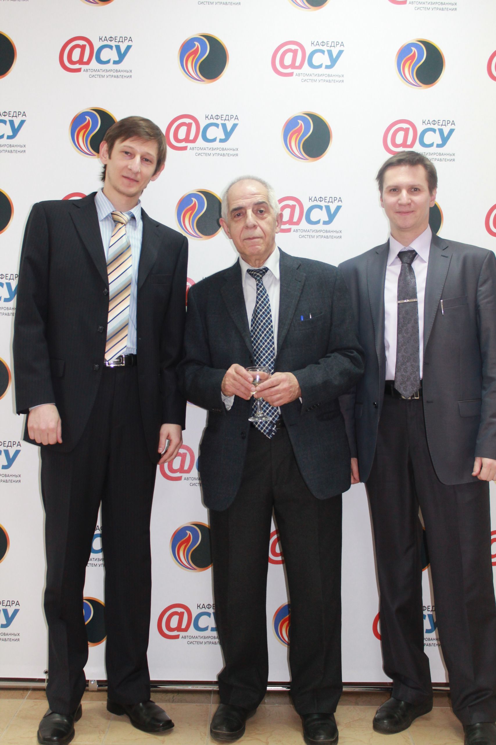 2015-11-30 202309 0012